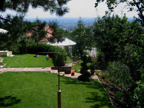 Budai domboldali panorámás villakert